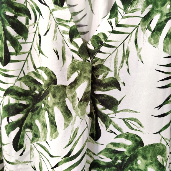 Monstera & Palm Plant Print Blouse - Picture 3 of 6